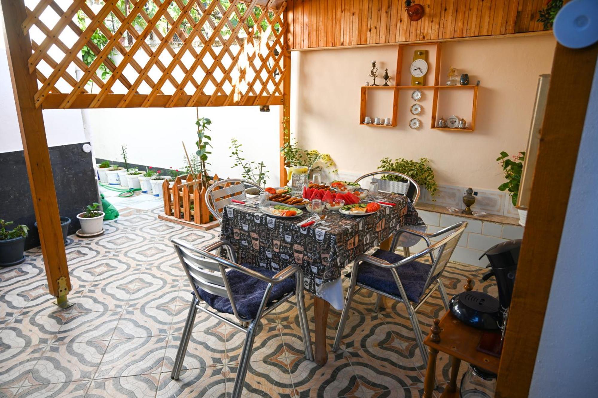 Guest House Flowers Berat Exterior photo