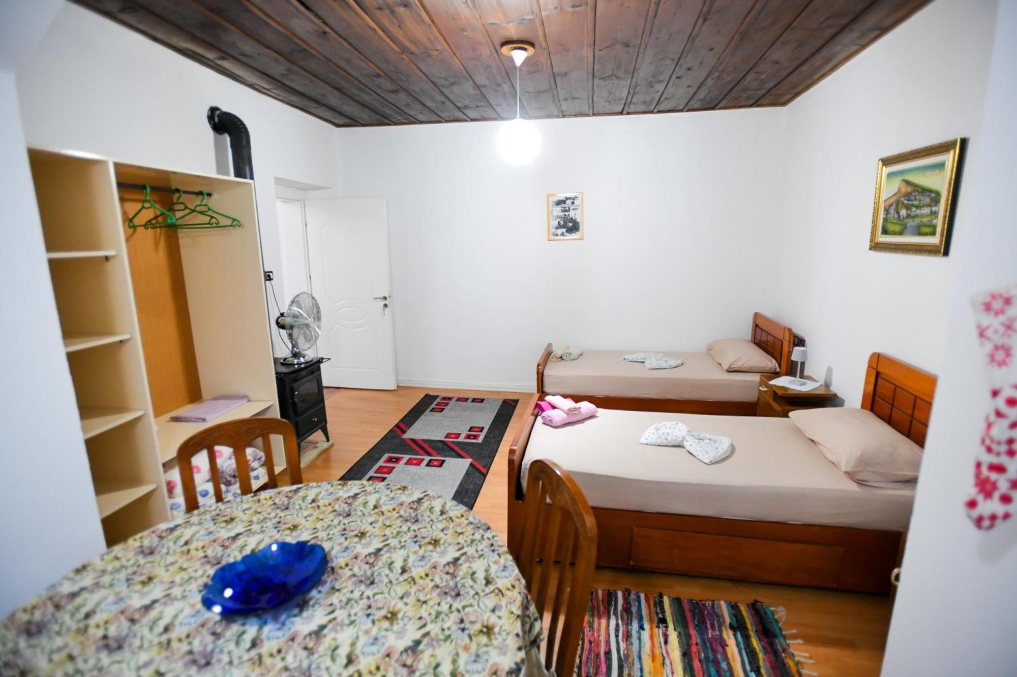 Guest House Flowers Berat Exterior photo