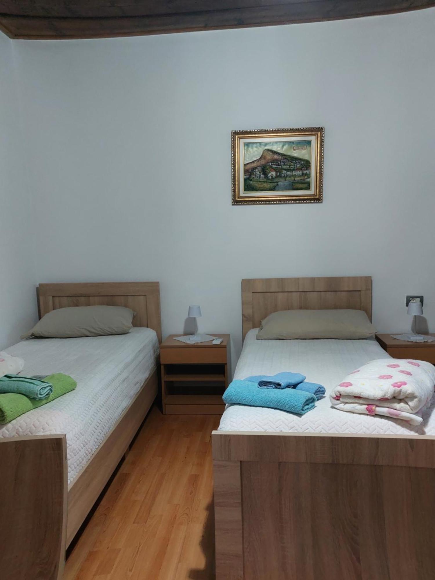 Guest House Flowers Berat Exterior photo