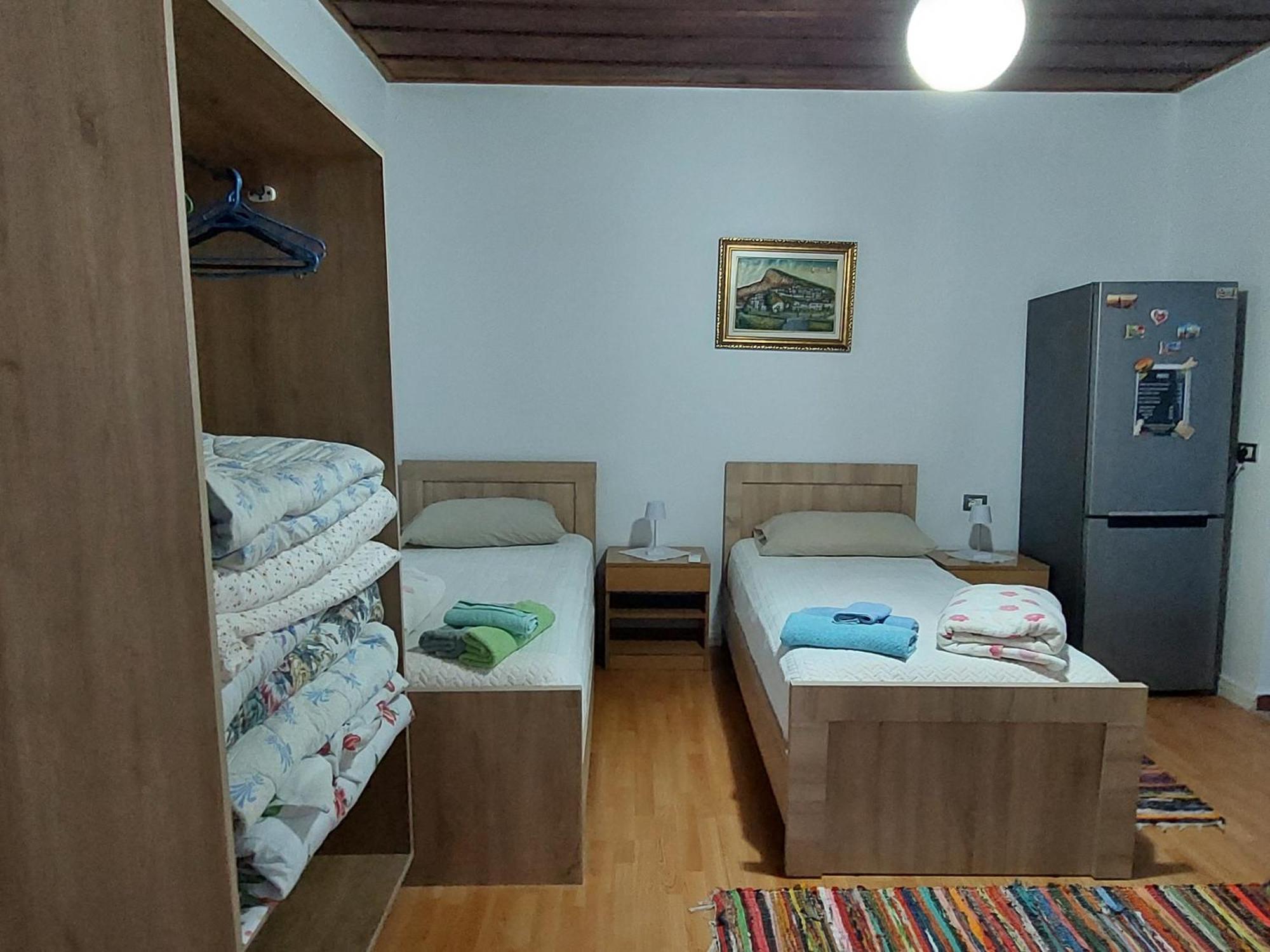 Guest House Flowers Berat Exterior photo